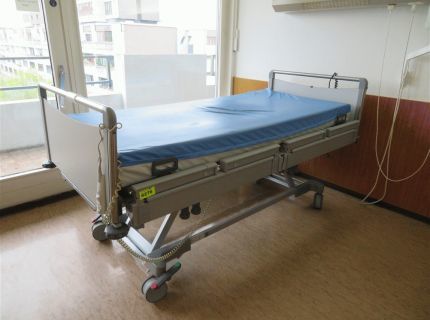 1 Pflegebett Fabr. Stiegelmeyer Typ