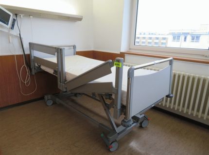 1 Pflegebett Fabr. Stiegelmeyer Typ