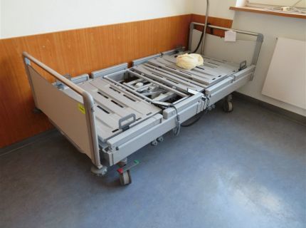 1 Pflegebett Fabr. Stiegelmeyer elektrisch
