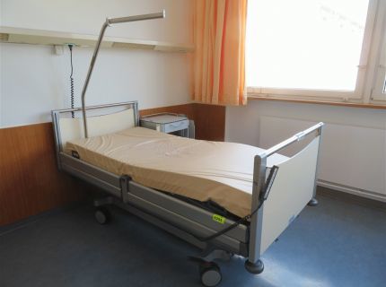 1 Pflegebett Fabr. Stiegelmeyer Typ