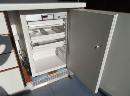 1 Medikamenten-Kühlschrank Fabr. Kirsch Typ