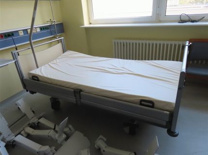 1 Pflegebett Fabr. Stiegelmeyer Typ