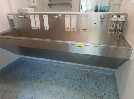 1 Edelstahl-Handwaschbecken wandmontiert ca. 2