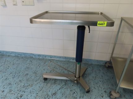 1 Edelstahl-Gerätewagen/Ins... höhenverstellbar - HG/2.Et./OP/Waschplatz