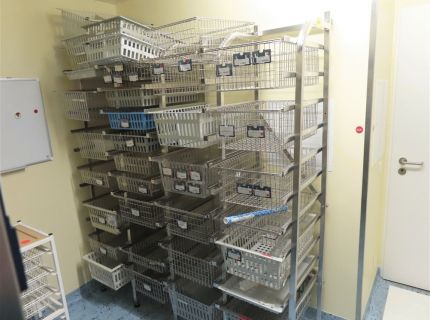 1 Einschubregal/Korbregal ca. 2 m