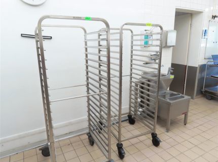 2 Edelstahl-Regalwagen Fabr. Blanco Typ