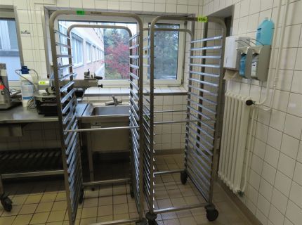 2 Edelstahl-Regalwagen Fabr. Blanco Typ