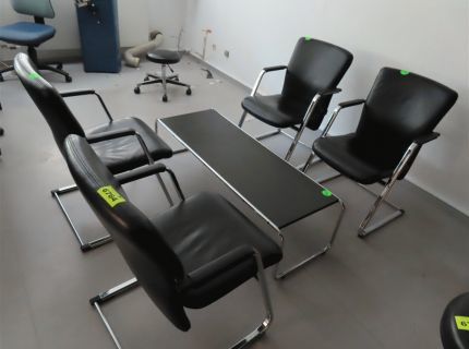 4 Freischwinger Rohrgestell Lederbezug schwarz