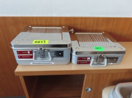2 OP-Sterilcontainer mit 1 Instrumentenset