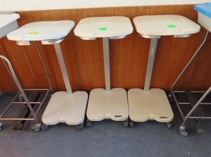 3 Wäsche- und Abfallwagen Fabr.
