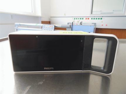 1 tragbarer Patientenmonitor Fabr. Philips