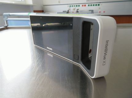 1 tragbarer Patientenmonitor Fabr. Philips