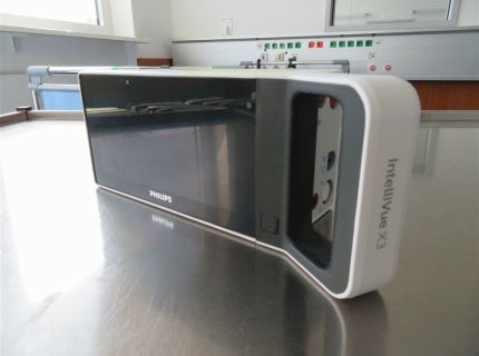 1 tragbarer Patientenmonitor Fabr. Philips