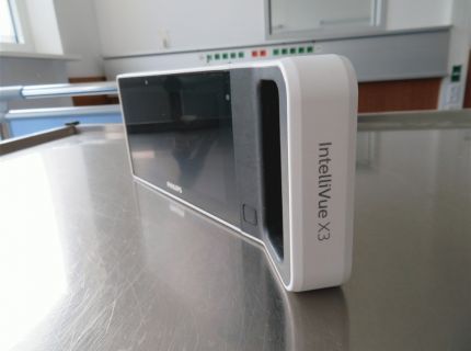 1 tragbarer Patientenmonitor Fabr. Philips