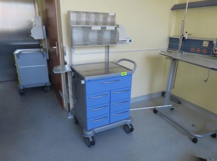 1 Verband- und Behandlungswagen Fabr.