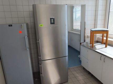 1 Edelstahl-Kühl- Gefrierkombination Fabr. Liebherr