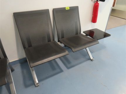 1 Wartebank/Traversenbank Metallgitter grau 2-Sitzer