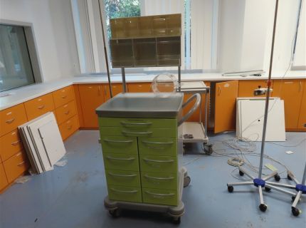 1 Verband- und Behandlungswagen Fabr.