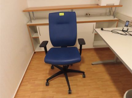 1 Bürodrehstuhl Fabr. Dauphin Leder