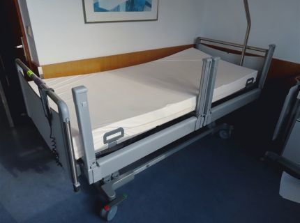 1 Pflegebett Fabr. Stiegelmeyer Typ