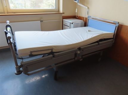 1 Pflegebett Fabr. Stiegelmeyer Typ