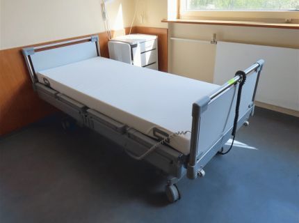 1 Pflegebett Fabr. Stiegelmeyer Typ