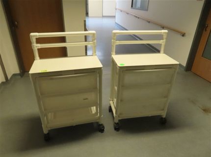 8 Hygiene- und Pflegewagen Fabr.