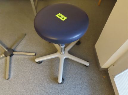 1 Arbeits-Drehhocker Kunstleder blau -
