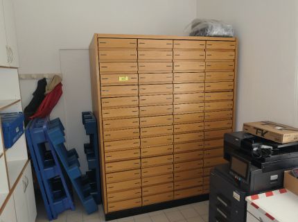 1 Apothekerschrank ältere Ausführung mit