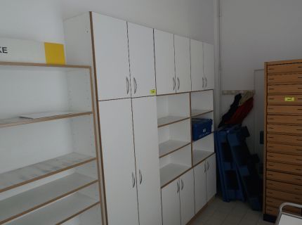 1 Aktenschrankwand mit Aktenregalen und
