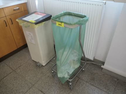 1 Müllsackhalter rollbar