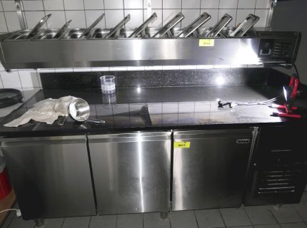 1 Kühltisch mit Granitarbeitsfläche 3