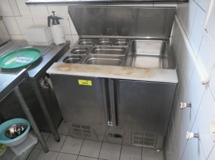 1 Saladette Edelstahl mit GN-Einsätzen