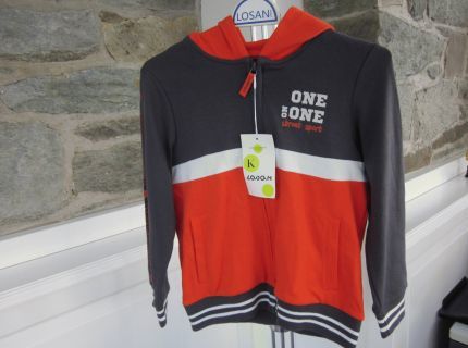 1 Jacke mit Kapuze grau