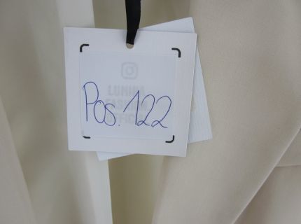1 Blazer creme mit Schulterpolsterung
