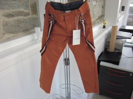 1 Jeanshose bräunlich mit Trägern