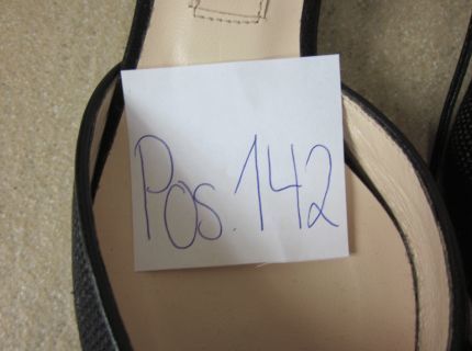 1 Sandalen mit kleinem Absatz