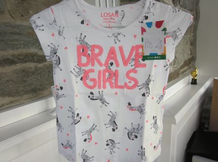 1 T-Shirt weiß mit Aufdruck