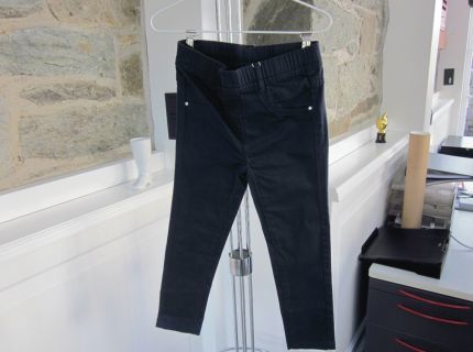 1 Jeanshose dunkelblau Marke: Losan
