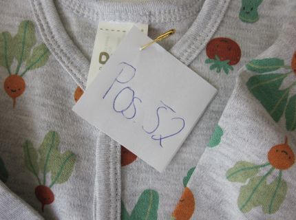 1 Body grau mit Gemüse-Muster