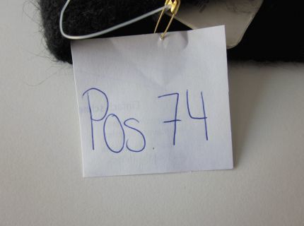 1 Haarband schwarz geknotet