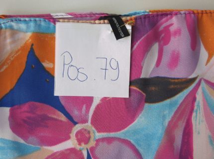 1 Tuch bunt mit Muster