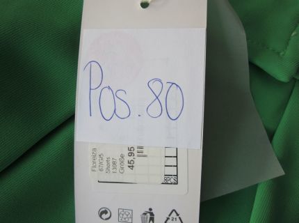 1 Shorts grün mit Bund