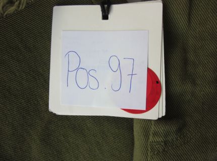 1 Jeanshose grün weites Bein