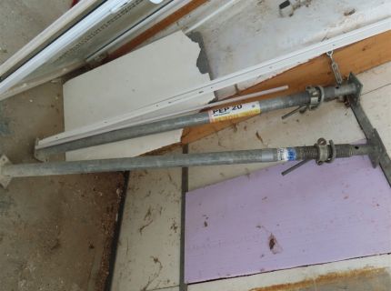 2 Deckenstützen Fabr. Peri Europrop
