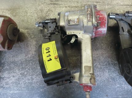 1 Druckluftnagler Fabr.: Max