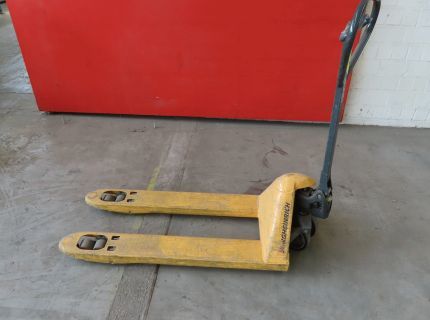1 Gabelhubwagen Fabr.: Jungheinrich Tragfähigkeit