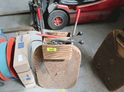 1 Metallbandumreifungsgerät mit manueller Spannzange