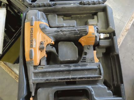 3 Druckluftklammergerät Fabr.: Bostitch Koffer