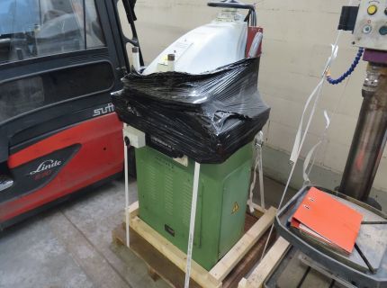 1 hydraulische Schwenkarm-Stanze Fabr.: Sandt
